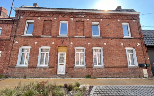 CHARMANTE MAISON ENTIEREMENT RENOVEE