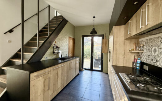 CHARMANTE MAISON ENTIEREMENT RENOVEE