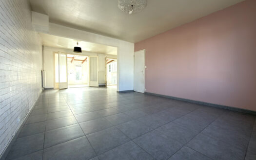 GRANDS ESPACES ! SUPER EMPLACEMENT !