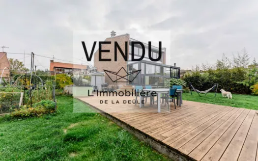 BEAUX VOLUMES POUR CETTE MAISON BEL ETAGE !