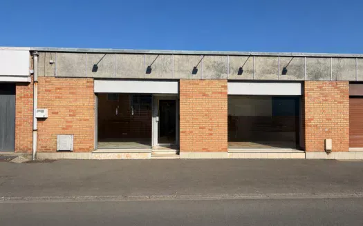LOCAL COMMERCIALE DE 124m2 AVEC GRANDE VITRINE