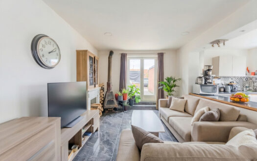 MAISON AVEC FONDS DE COMMERCE   EMPLACEMENT IDÉAL