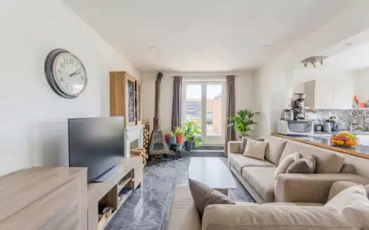 MAISON AVEC FONDS DE COMMERCE   EMPLACEMENT IDÉAL