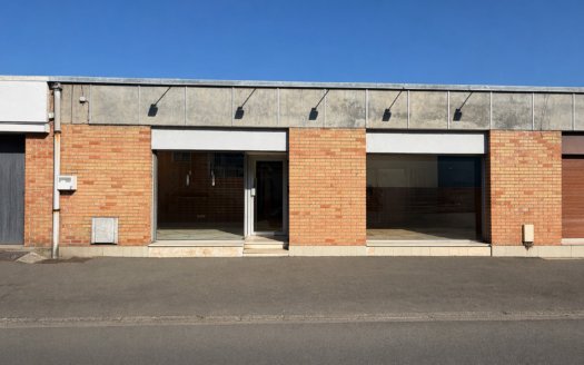 LOCAL COMMERCIALE DE 124m2 AVEC GRANDE VITRINE