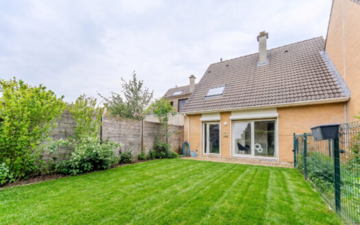 MAISON AVEC GARAGE – QUARTIER CALME