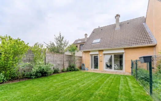 MAISON AVEC GARAGE – QUARTIER CALME