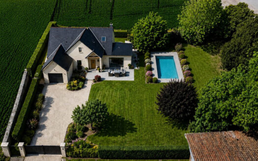 SUPERBE TERRAIN EN SECOND RANG AVEC VUE CHAMPS !