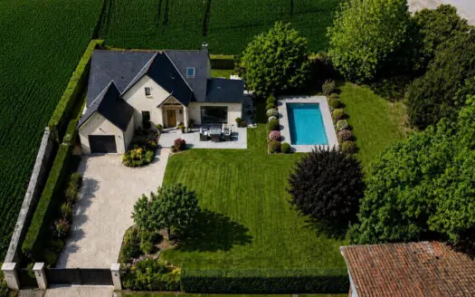SUPERBE TERRAIN EN SECOND RANG AVEC VUE CHAMPS !