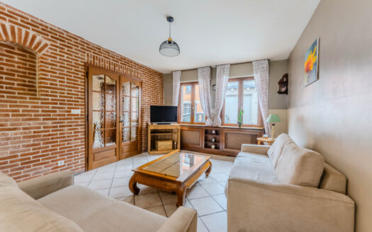 MAISON IDÉALEMENT SITUÉE AU COEUR DU VILLAGE !
