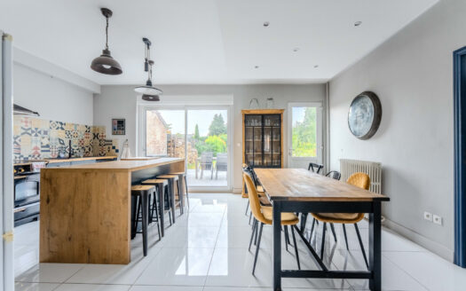 SUPERBE MAISON FAMILLIALE ! BEAUX VOLUMES !