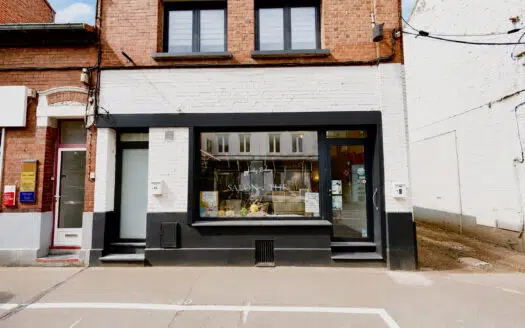 LOCAL COMMERCIAL – EN SUPER ETAT – EMPLACEMENT DE 1er CHOIX