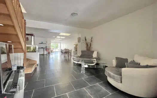 RARE : Pièce de vie de 70m2 !