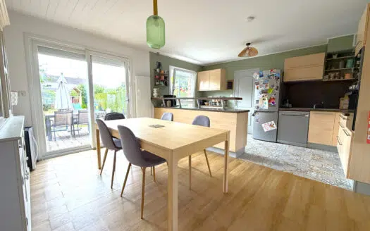 JOLIE MAISON DANS UN SECTEUR TRES PRISE