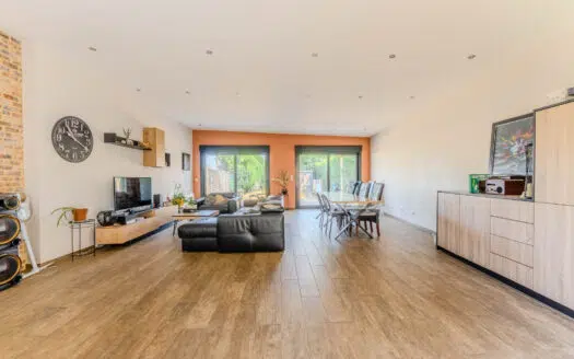 PLAIN PIED FAMILIAL AVEC GRANDE PIECE DE VIE DE 70m2 !