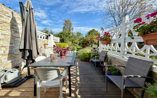 MAISON DE VILLE AVEC GRAND JARDIN ARBORE DE 370M2 !