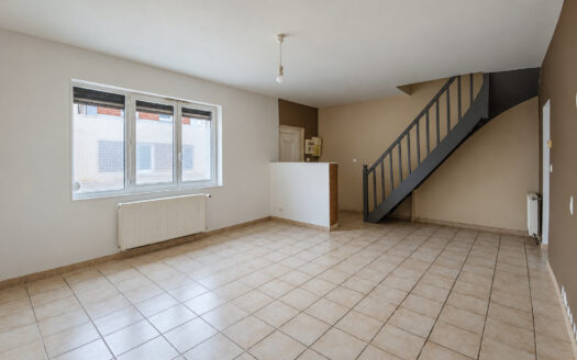 MAISON SEMI INDIVIDUELLE AVEC EXTERIEUR !