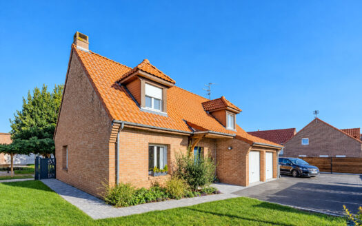 MAISON INDIVIDUELLE DE 2003 – PARCELLE DE PLUS DE 1000m2 !