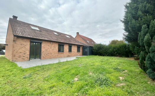 SEMI PLAIN PIED ENTIEREMENT RENOVE ! SECTEUR CALME